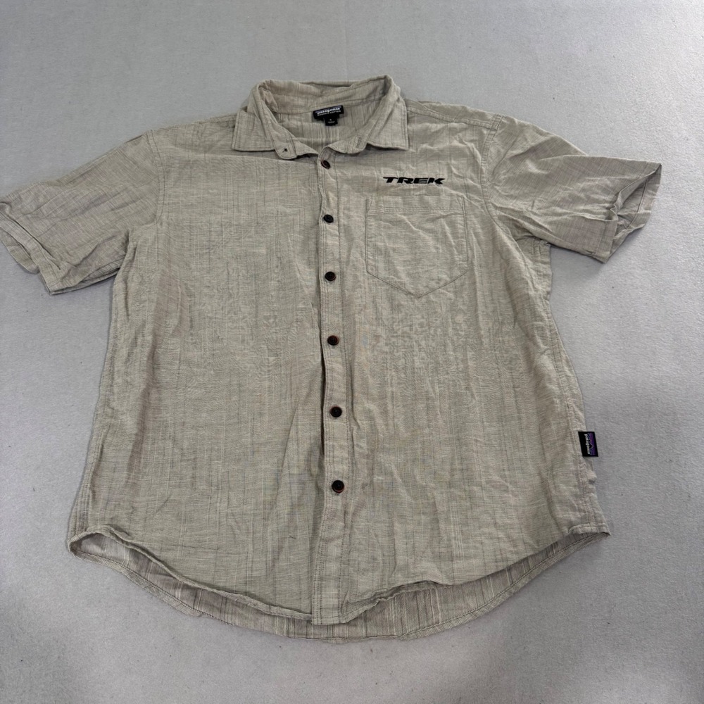 Patagonia Button Down Shirt Mens Small Beige Trek Logo Organic Cotton SS